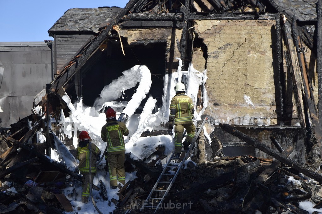 Grossfeuer Einfamilienhaus Siegburg Muehlengrabenstr P1376.JPG - Miklos Laubert